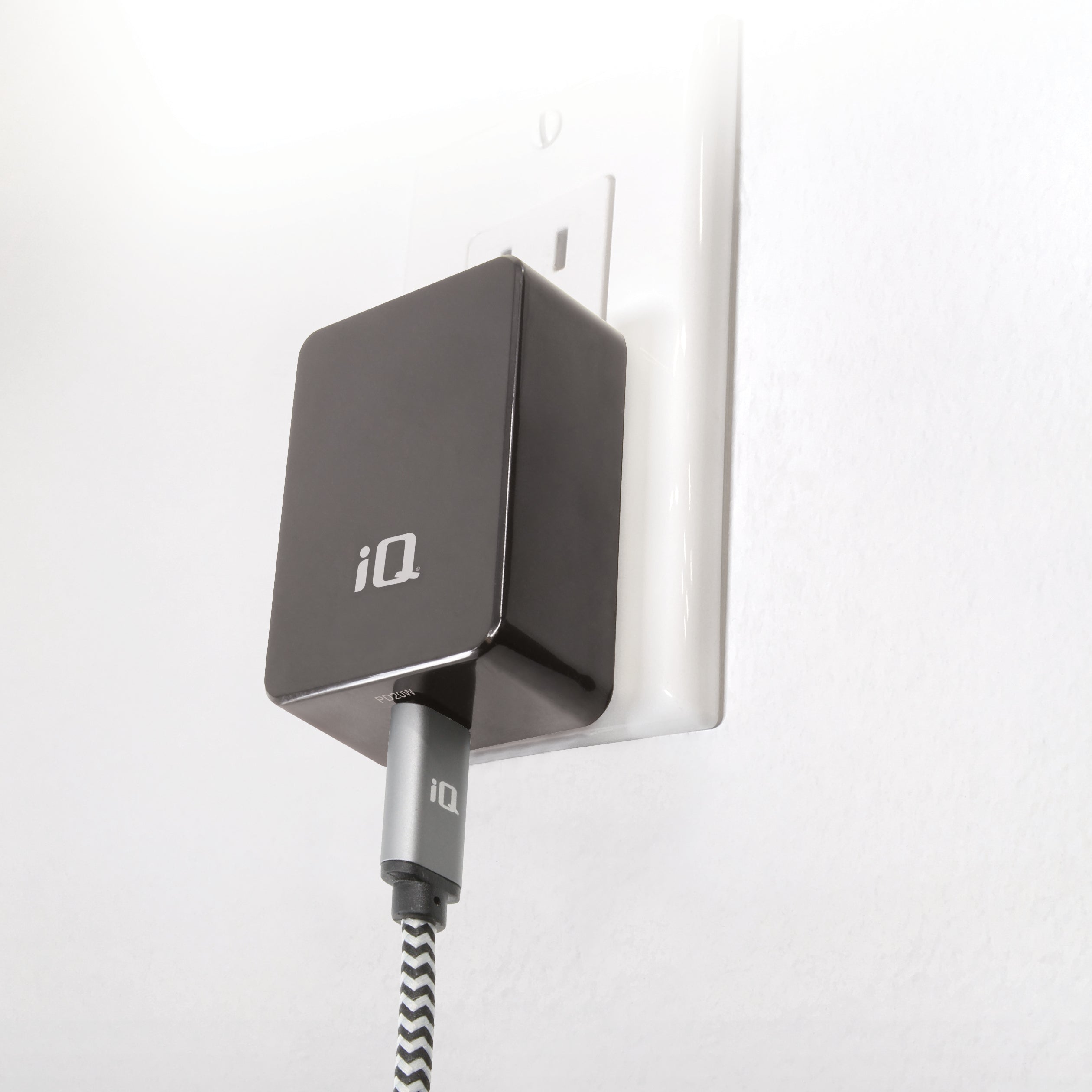 iQ USB PD 20W AC Wall Charger with Foldable Prongs